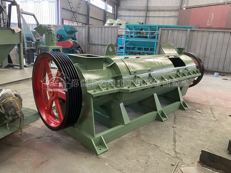 新型有機(jī)肥造粒機(jī).jpg